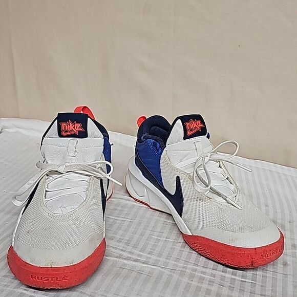 NIKE TEAM HUSTLE YOUTH SNEAKERS BFPM-08-275 - Picture 1 of 13